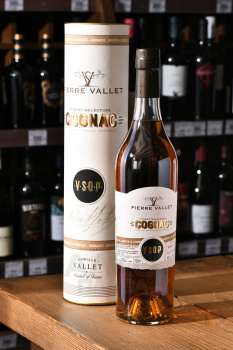 Pierre Vallet VSOP gift box - коньяк Пьер Валле ВСОП 0.7 л в п/у