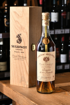 Seguinot Reserve De La Famille - коньяк Сегино Резерв де ля Фамий 0.7 л