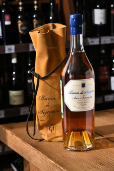 Armagnac Baron de Sigognac Vieille Reserve Familiale - арманьяк Барон де Сигоньяк Вьелль Резерв Фамильяль 0.7 л