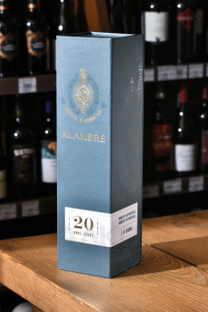 Alambre Moscatel de Stubal 20 years - вино крепленое Аламбре Мушкатель де Сетубал 20 лет 0.5 л белое сладкое в п/у