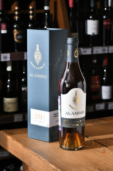 Alambre Moscatel de Stubal 20 years - вино крепленое Аламбре Мушкатель де Сетубал 20 лет 0.5 л белое сладкое в п/у