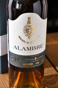 Alambre Moscatel de Stubal 20 years - вино крепленое Аламбре Мушкатель де Сетубал 20 лет 0.5 л белое сладкое в п/у
