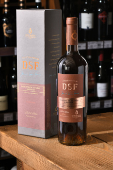 Coleccao Privada Domingos Soares Franco Moscatel de Setubal - вино крепленое Частная коллекция Домингос Соарес Франко Мушкатель де Сетубал 0.75 л белое сладкое в п/у