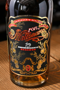 Millonario 10 Aniversario Reserva - ром Миллонарио 10 Анниверсарио Резерва 0.7 л