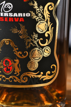 Millonario 10 Aniversario Reserva - ром Миллонарио 10 Анниверсарио Резерва 0.7 л
