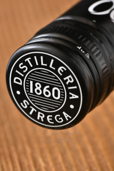 Strega Aperitivo 900 - ликер Стрэга Аперитиво 900 0.7 л
