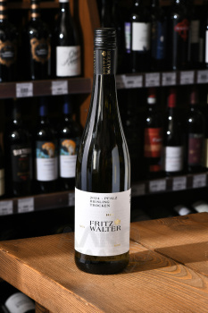 Fritz Walter Riesling - вино Фриц Вальтер Рислинг 0.75 л белое сухое