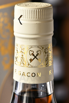 F. Gacon XO Vieille Fine Cognac - Ф.Гакон ХО Вьей Фин Коньяк 0.7 л в п/у
