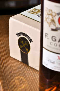 F. Gacon XO Vieille Fine Cognac - Ф.Гакон ХО Вьей Фин Коньяк 0.7 л в п/у