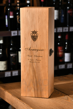 Armagnac Saint Christeau Millesime 1976 - арманьяк Сент Кристо Миллезимэ 1976 года 0.7 л в п/у