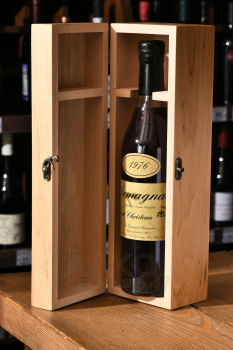 Armagnac Saint Christeau Millesime 1976 - арманьяк Сент Кристо Миллезимэ 1976 года 0.7 л в п/у