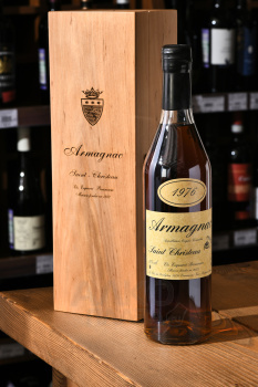 Armagnac Saint Christeau Millesime 1976 - арманьяк Сент Кристо Миллезимэ 1976 года 0.7 л в п/у