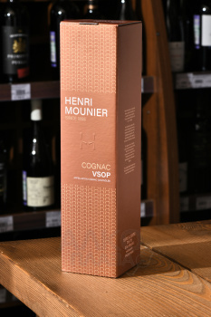 Henri Mounier VSOP in box - коньяк Анри Мунье ВСОП 0.7 л в п/у