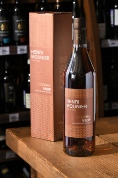 Henri Mounier VSOP in box - коньяк Анри Мунье ВСОП 0.7 л в п/у