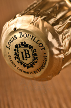 Louis Bouillot Brut Grande Reserve Cremant de Bourgogne AOC - игристое вино Луи Буйо Брют Гран Резерв Креман де Бургонь 0.75 л