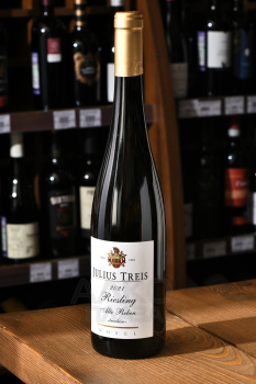 Julius Treis Riesling Alte Reben - вино Юлиус Трайс Рислинг Альте Ребен 0.75 л белое полусухое