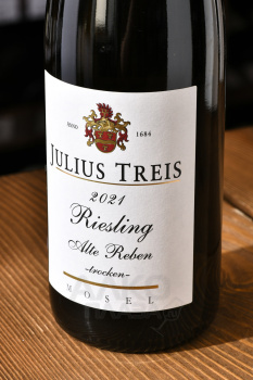 Julius Treis Riesling Alte Reben - вино Юлиус Трайс Рислинг Альте Ребен 0.75 л белое полусухое