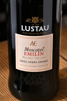 Moscatel Emilín Lustau Solera Familiar - херес Москатель Эмилин Люстау Солера Фамилиар 0.75 л