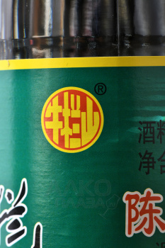 Niulan Shanchenniang Baijiu - водка Нюлан Шаньчэннян Байцзю 0.5 л