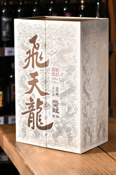 Feitianlong Yinbiao Baijiu - Байцзю Фэйтяньлун Иньбяо 0.75 л в п/у + дозатор