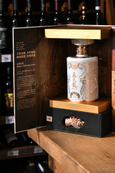 Feitianlong Yinbiao Baijiu - Байцзю Фэйтяньлун Иньбяо 0.75 л в п/у + дозатор