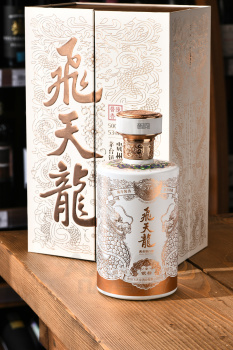 Feitianlong Yinbiao Baijiu - Байцзю Фэйтяньлун Иньбяо 0.75 л в п/у + дозатор