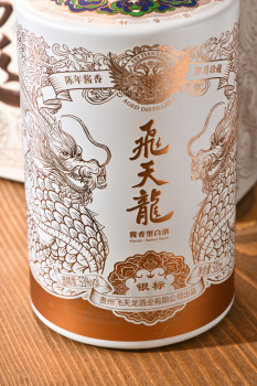 Feitianlong Yinbiao Baijiu - Байцзю Фэйтяньлун Иньбяо 0.75 л в п/у + дозатор
