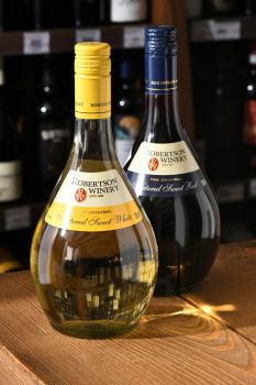 Robertson Winery Natural Sweet White - вино Робертсон Вайнери Начэрэл Свит Вай 0.75 л белое сладкое