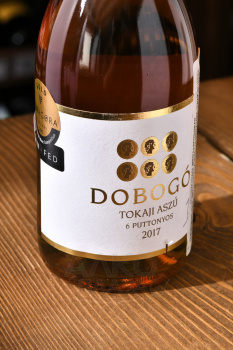 Dobogo Tokaji Aszu 6 Puttonyos - вино Добого 6 Путоньош Азу 0.5 л белое сладкое