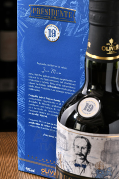 Rom Presidente Marti Oliver 19 years gift box - ром Президент Марти Оливер 19 лет в подарочной упаковке 0.7 л
