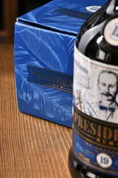 Rom Presidente Marti Oliver 19 years gift box - ром Президент Марти Оливер 19 лет в подарочной упаковке 0.7 л