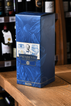 Rom Presidente Marti Oliver 23 years gift box - ром Президент Марти Оливер 23 года в п/у 0.7 л