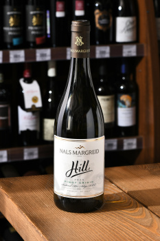 Nals Margreid Hill Pinot Grigio - вино Нальс Маргрейд Хилл Пино Гриджо 0.75 л белое сухое