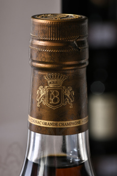 Daniel Bouju Royal Grand Champagne gift box - коньяк Даниэль Бужу Рояль Гранд Шампань 0.7 л п/у