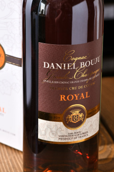Daniel Bouju Royal Grand Champagne gift box - коньяк Даниэль Бужу Рояль Гранд Шампань 0.7 л п/у