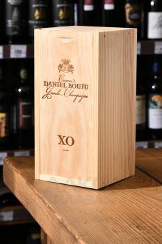 Daniel Bouju XO gift box - коньяк Даниэль Бужу ХО 0.7 л в д/у