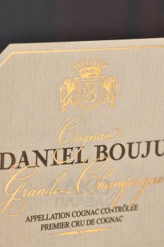 Daniel Bouju XO gift box - коньяк Даниэль Бужу ХО 0.7 л в д/у