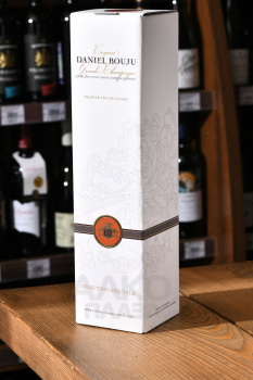 Daniel Bouju Selection Speciale 5 yrs gift box - коньяк Даниэль Бужу Селексьон Спесиаль 0.7 л 5 лет п/у