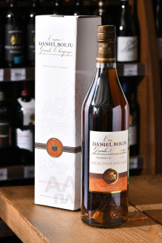 Daniel Bouju Selection Speciale 5 yrs gift box - коньяк Даниэль Бужу Селексьон Спесиаль 0.7 л 5 лет п/у