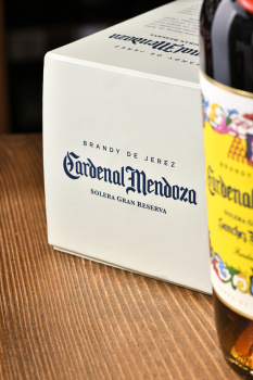 Cardenal Mendoza Solera Gran Reserva - Бренди де Херес Карденал Мендоза 0.7 л