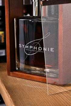 Daniel Bouju Symphonie in decanter and wooden box - коньяк Даниэль Бужу Симфони 0.7 л в декантере и д/к