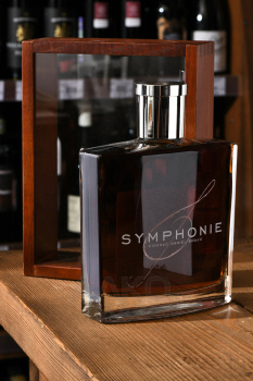 Daniel Bouju Symphonie in decanter and wooden box - коньяк Даниэль Бужу Симфони 0.7 л в декантере и д/к