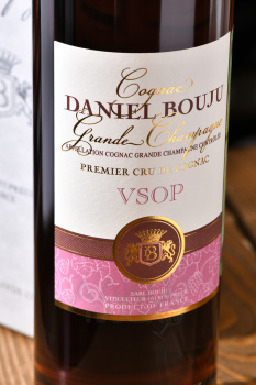 Daniel Bouju VSOP Grand Champagne gift box - коньяк Даниэль Бужу ВСОП Гранд Шампань 0.5 л