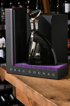 Deau Black gift box - коньяк До Блэк 0.7 л п/у