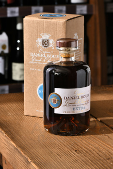 Daniel Bouju Extra Grand Champagne - коньяк Даниель Бужу Экстра 35 лет 0.5 л в п/у