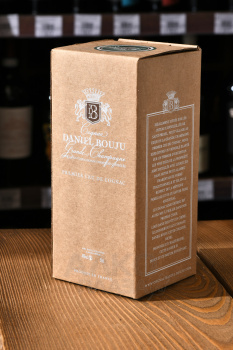 Daniel Bouju Empereur XO in gift box - коньяк Даниэль Бужу Империор ИКСО 0.5 л п/у