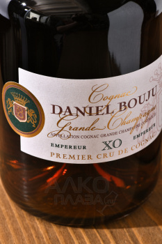 Daniel Bouju Empereur XO in gift box - коньяк Даниэль Бужу Империор ИКСО 0.5 л п/у
