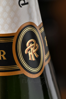Pol Roger Brut Reserve gift box Festive - шампанское Поль Роже Брют Резерв 0.75 л в п/у Фестив