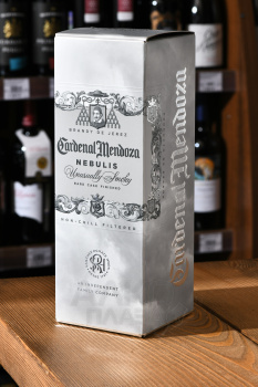 Brandy de Jerez Nebulis Cardenal Mendoza - Бренди де Херес Нэбулис Кардинал Мендоза 0.7 л в п/у