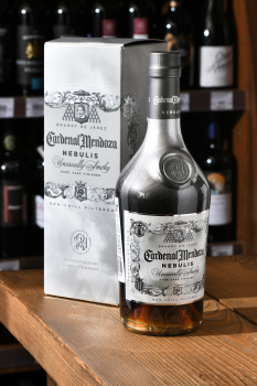 Brandy de Jerez Nebulis Cardenal Mendoza - Бренди де Херес Нэбулис Кардинал Мендоза 0.7 л в п/у